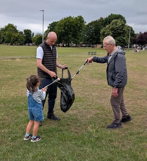 Uxbridge clean-up - Uxbridge community photo